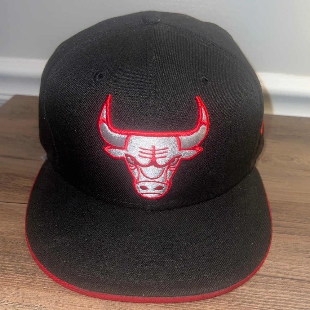 New Era 59FIFTY Chicago Bulls Hat Black Silver Red Fitted Cap 7 1/2 NBA Men's